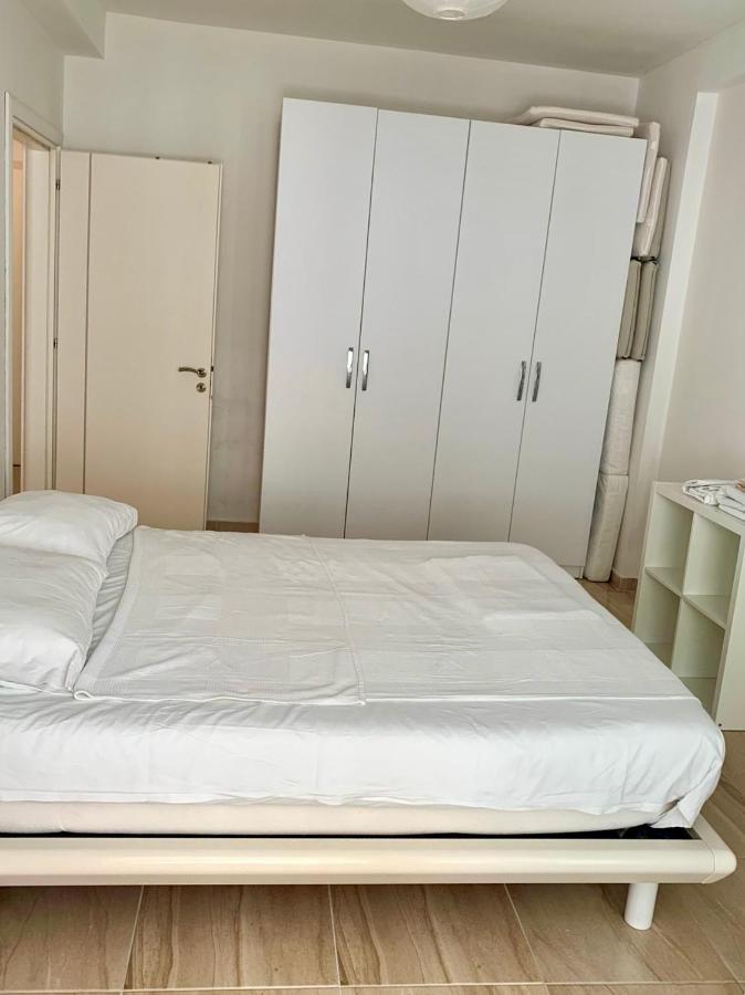 Loli Apartment Luxury White Residence Sarandë Buitenkant foto